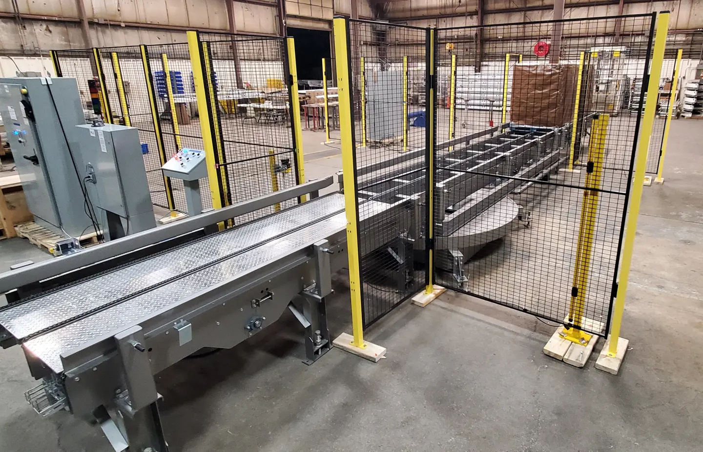 Axelent's machine guarding around a pallet handling system in a big warehouse