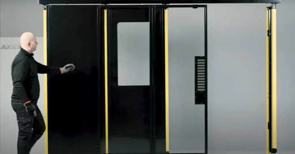 Assemble Plastic and sheet metal: Single sliding door Machine Guards Axelent